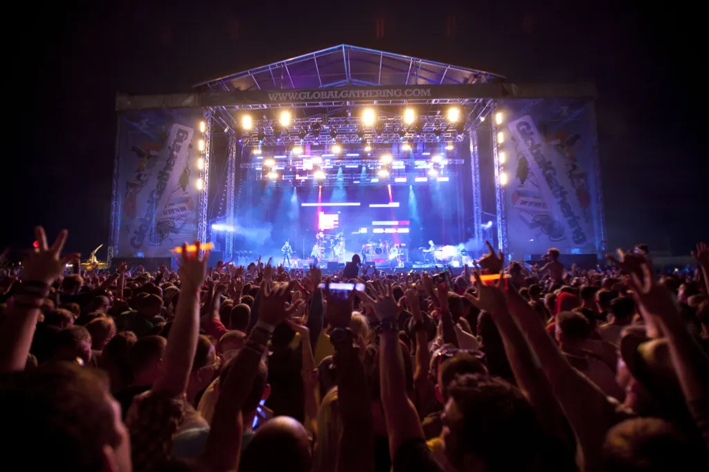 Faithless performing at Global Gathering 2010